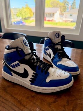 JORDAN 1 Mid "Sisterhood" Sneakers